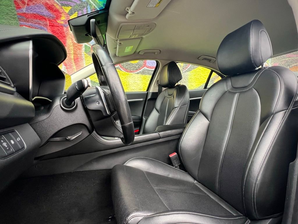 Used 2022 Genesis G70 2.0T image 15