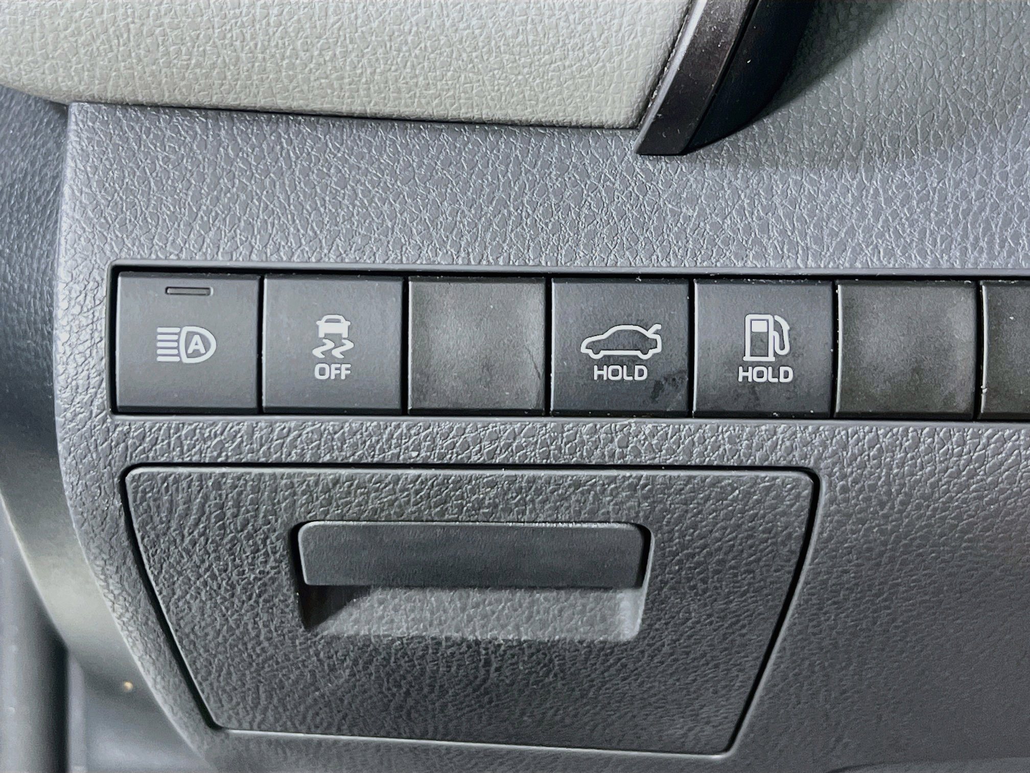 Used 2020 Toyota Camry LE FWD image 10