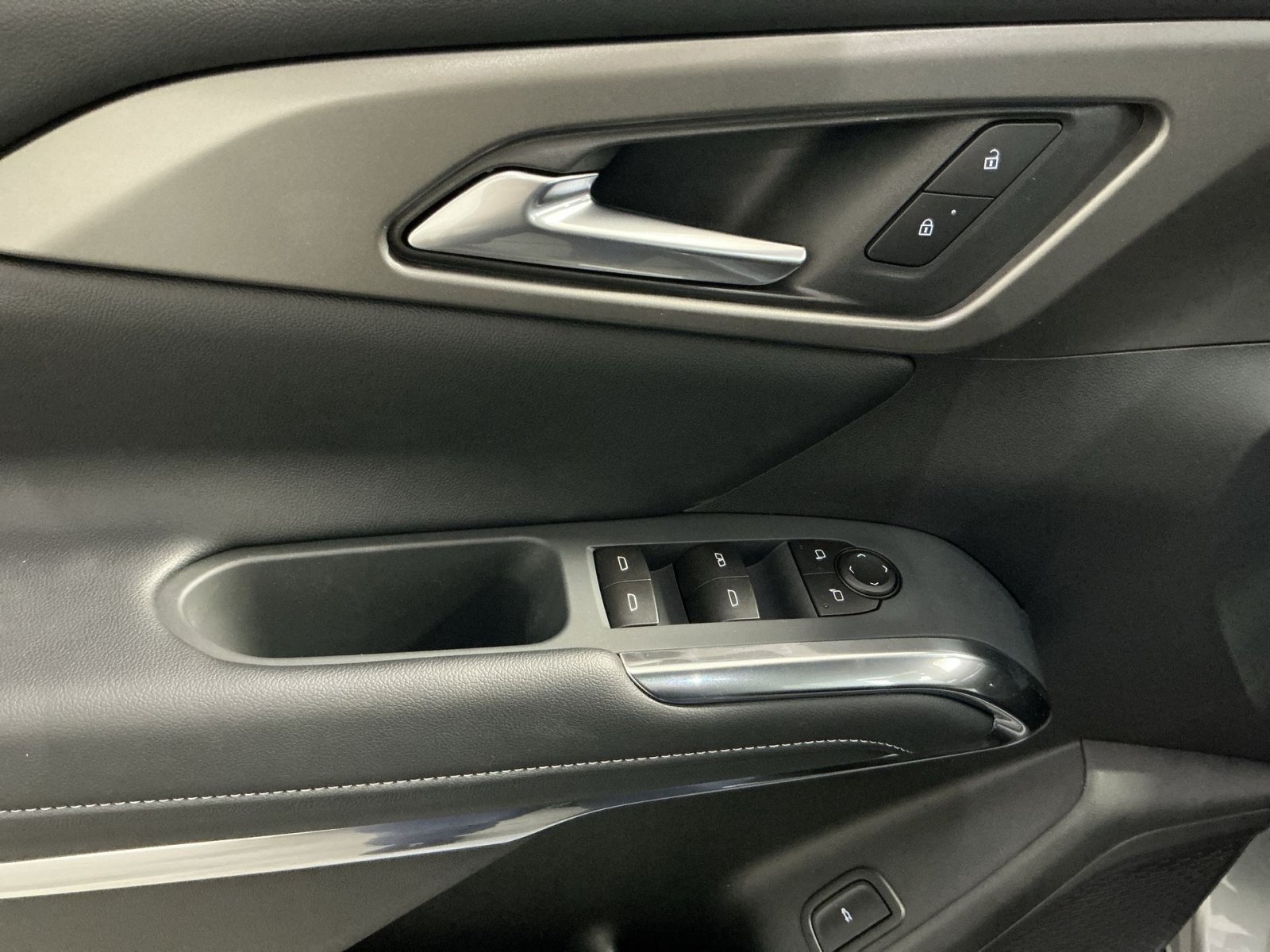 New 2026 Chevrolet Traverse LT w/ Driver Confidence Package FWD image 16