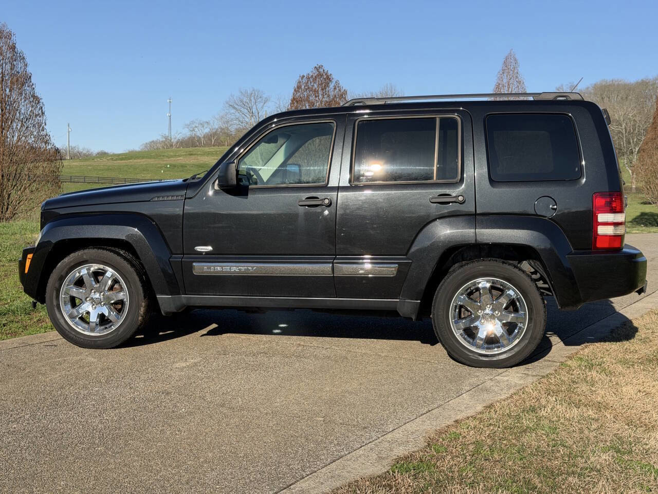 Used 2012 Jeep Liberty Sport image 9