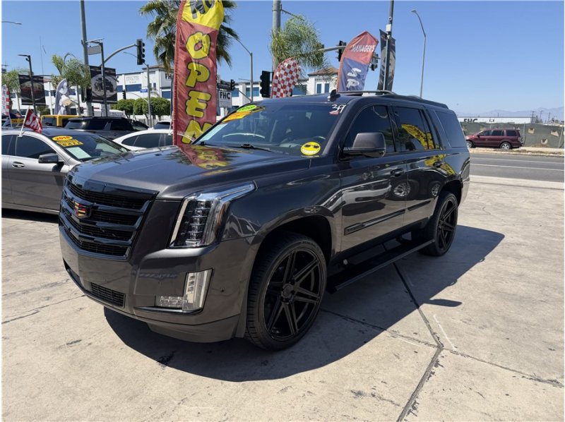 Used 2018 Cadillac Escalade Premium Luxury AWD/4WD image 3