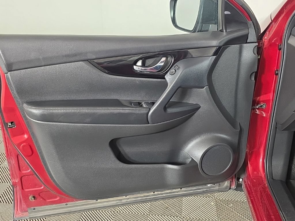 Used 2021 Nissan Rogue Sport SV AWD/4WD image 29