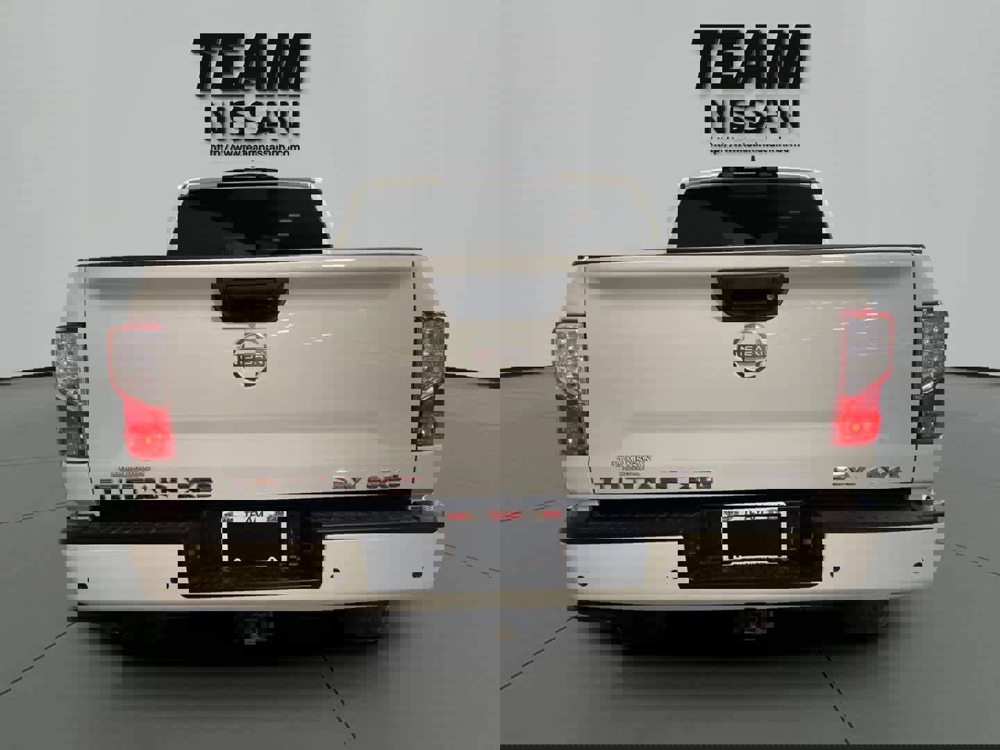 Used 2024 Nissan Titan SV w/ SV Convenience Package image 5