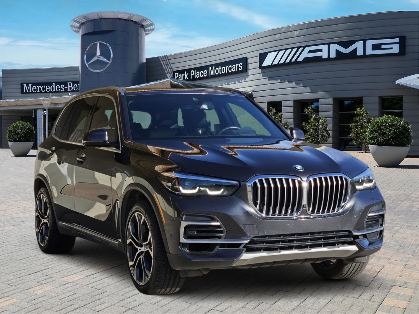 Used 2022 BMW X5 xDrive40i w/ Premium Package image 2