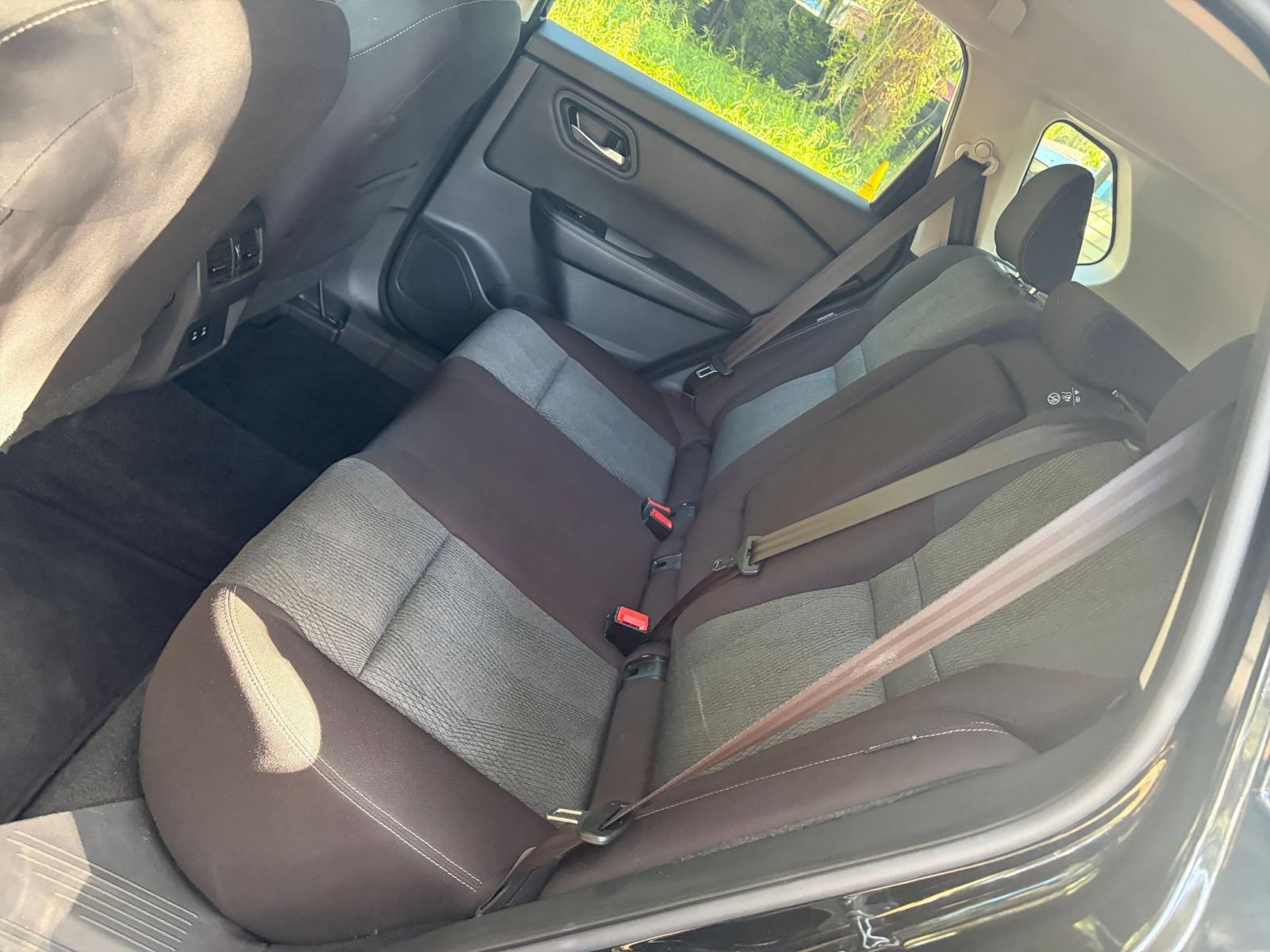 Used 2025 Nissan Rogue SV AWD/4WD image 27