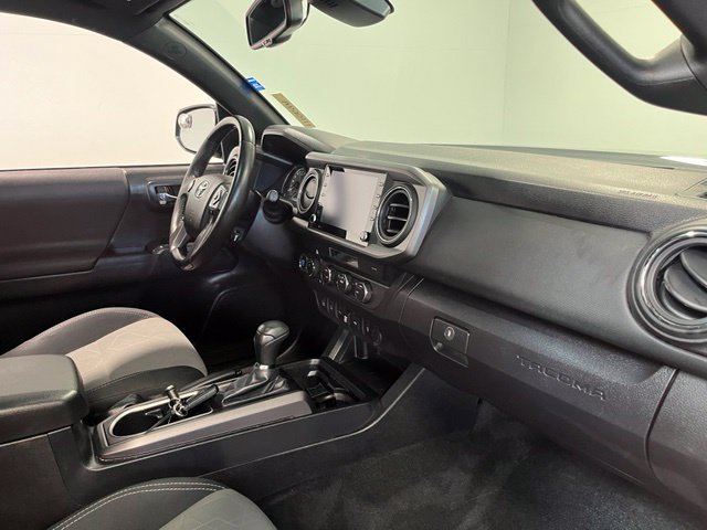 Used 2022 Toyota Tacoma TRD Off-Road w/ Technology Package AWD/4WD image 10