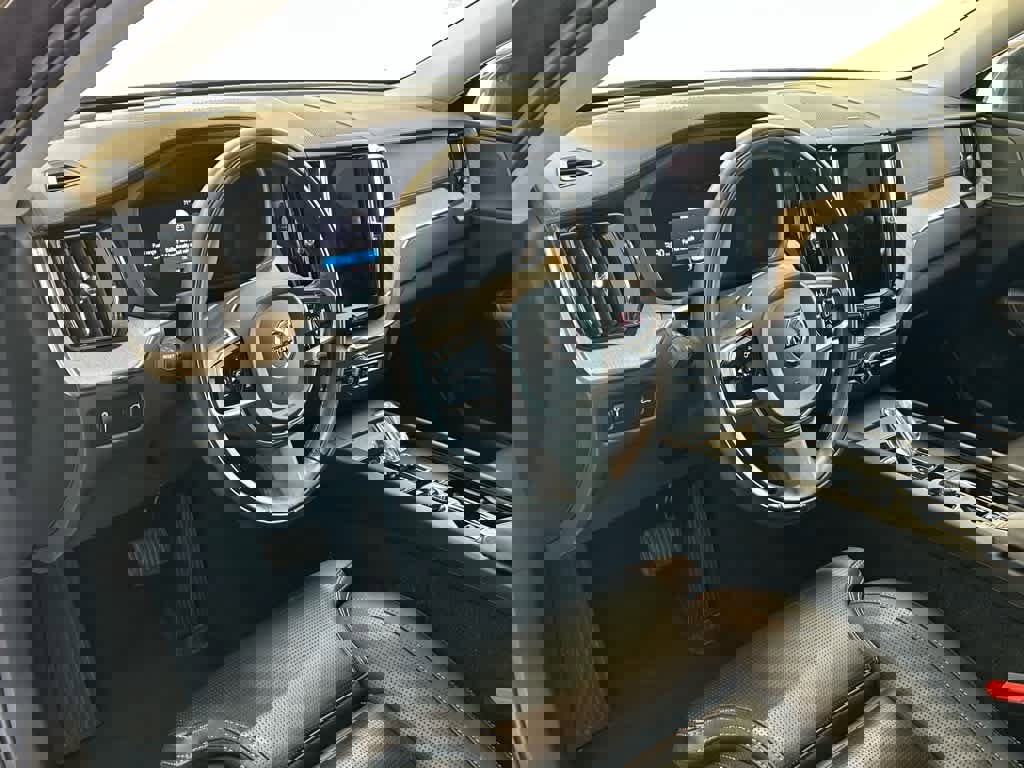 Used 2022 Volvo XC60 B6 Inscription image 9