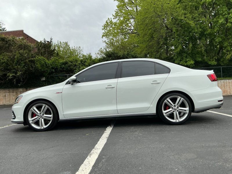 Used 2017 Volkswagen Jetta GLI FWD image 8