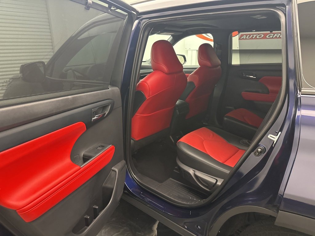 Used 2022 Toyota Highlander XSE image 6