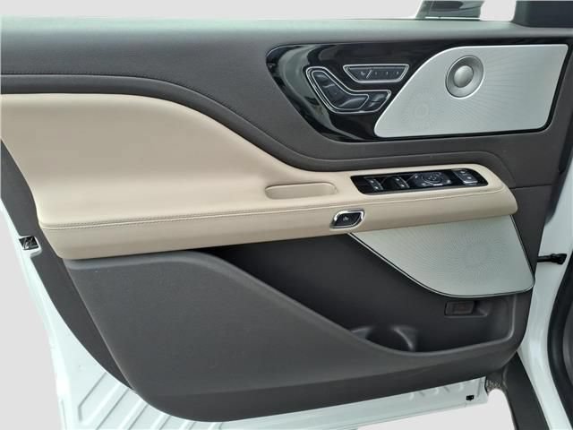Used 2022 Lincoln Aviator Reserve w/ Equipment Group 201A AWD/4WD image 13