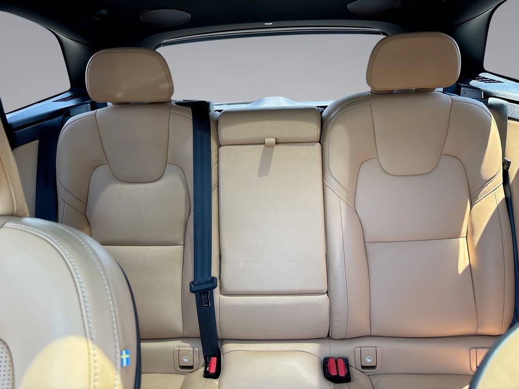Used 2023 Volvo XC60 B5 Ultimate w/ Protection Package FWD image 26