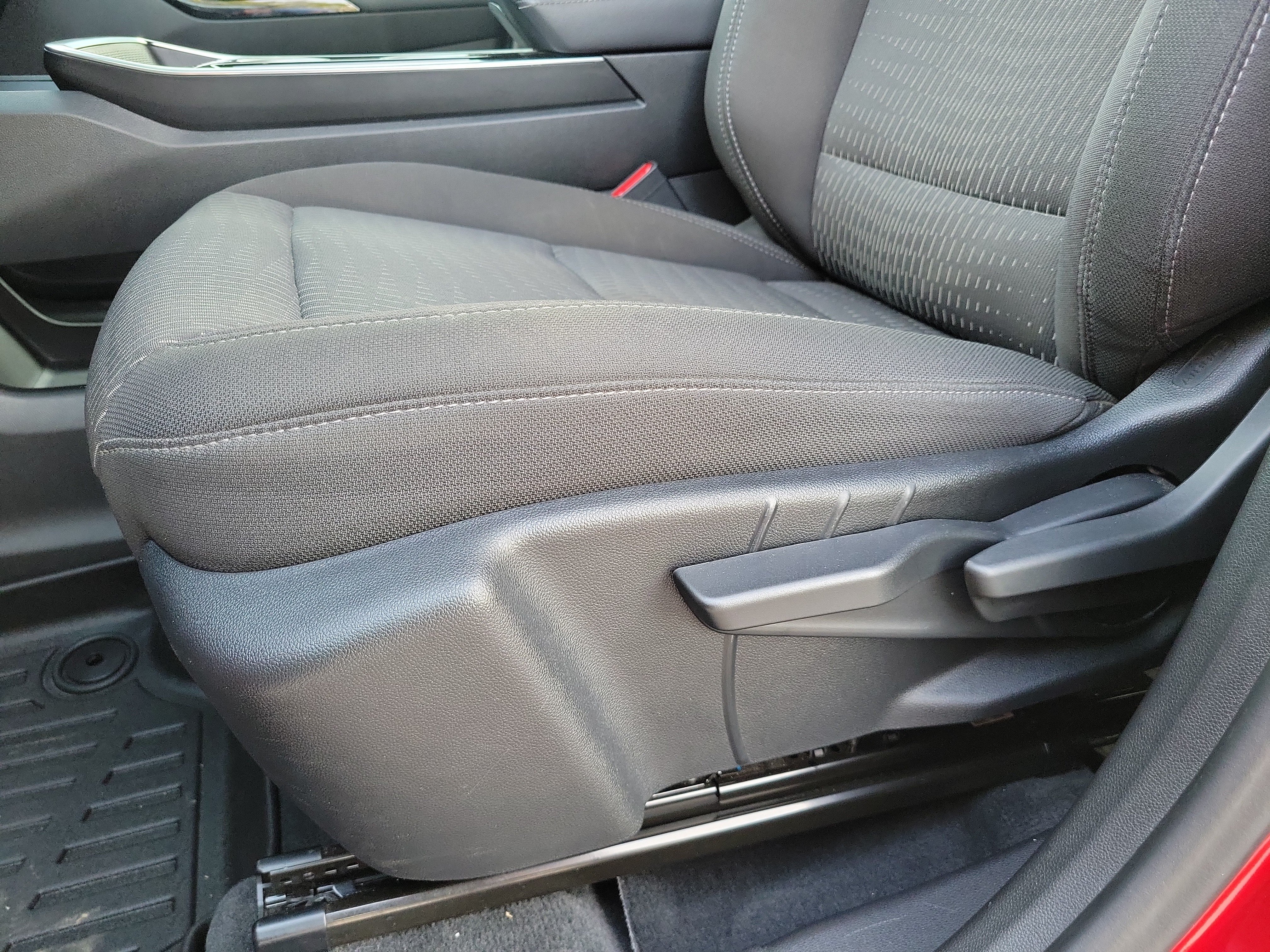 Used 2025 Chevrolet Equinox LT w/ Safety and Technology Package FWD image 9