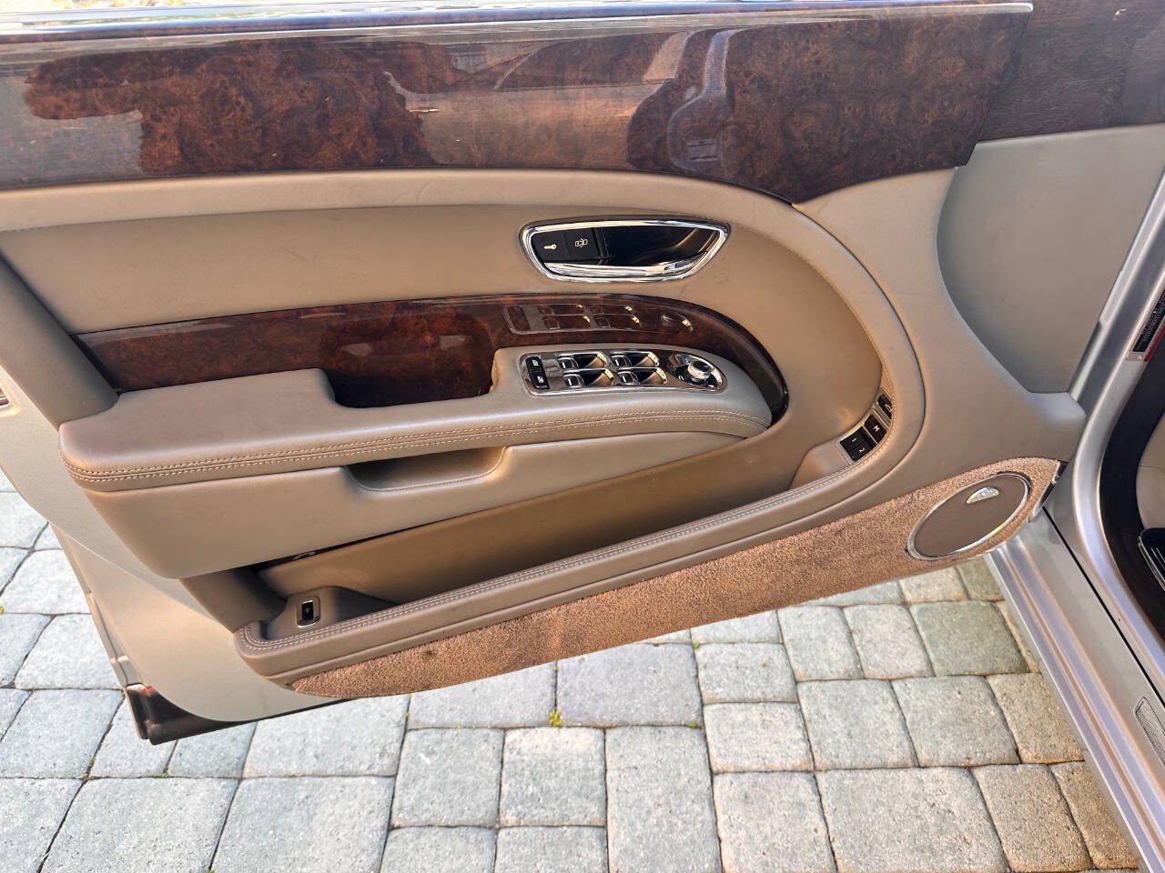 Used 2011 Bentley Mulsanne RWD image 57