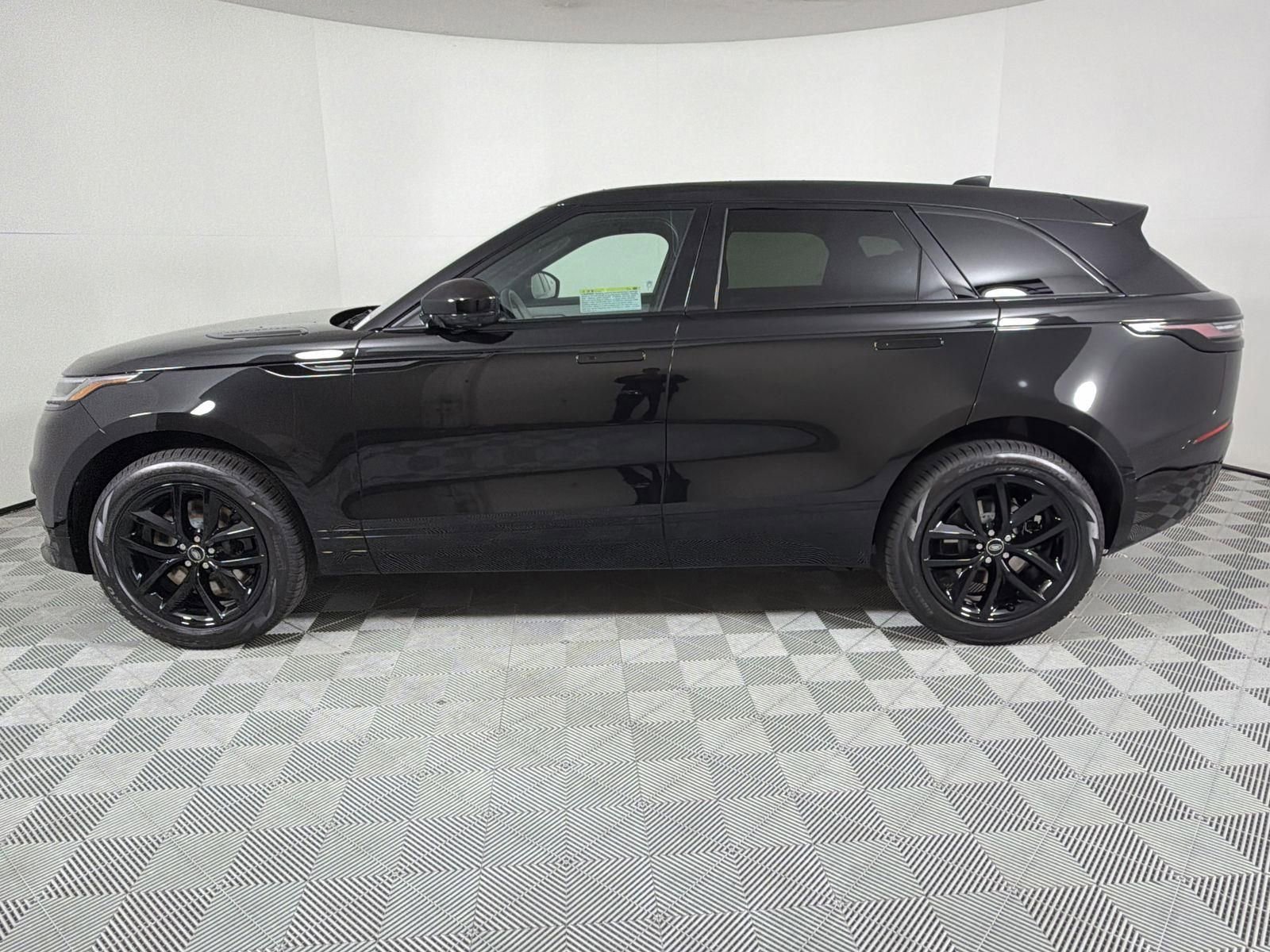 New 2026 Land Rover Range Rover Velar Dynamic SE image 2