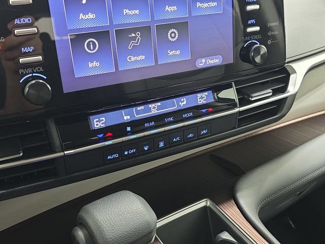 Certified 2021 Toyota Sienna LE FWD image 21