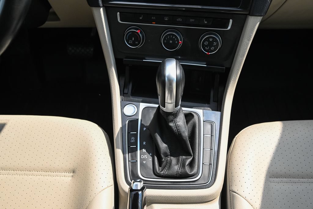 Used 2019 Volkswagen Golf SE FWD image 34