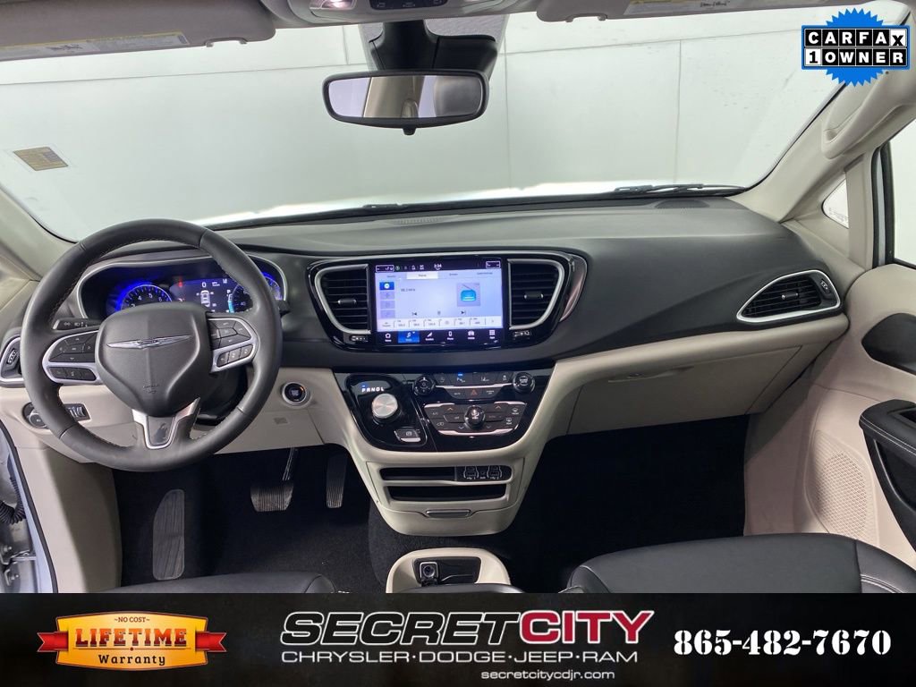 Used 2024 Chrysler Pacifica Touring-L image 26