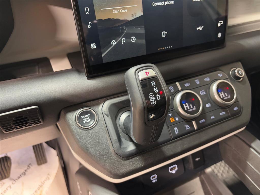 Used 2023 Land Rover Defender 130 SE image 15