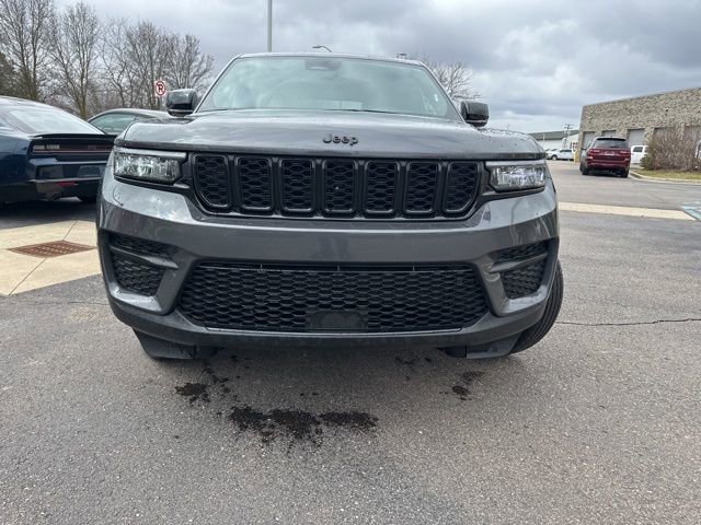 Certified 2025 Jeep Grand Cherokee Altitude image 8