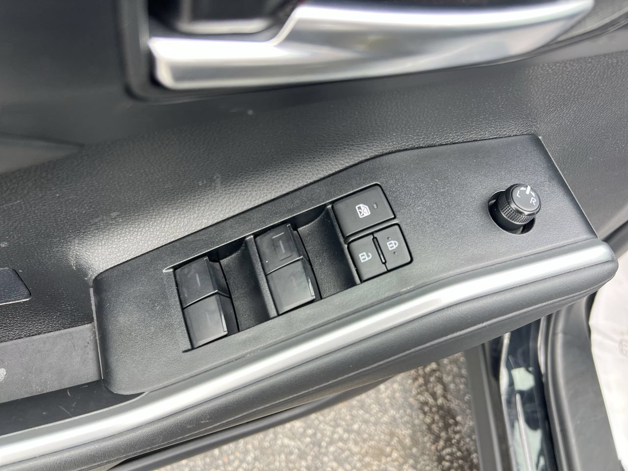 Used 2025 Toyota Highlander XSE AWD/4WD image 15