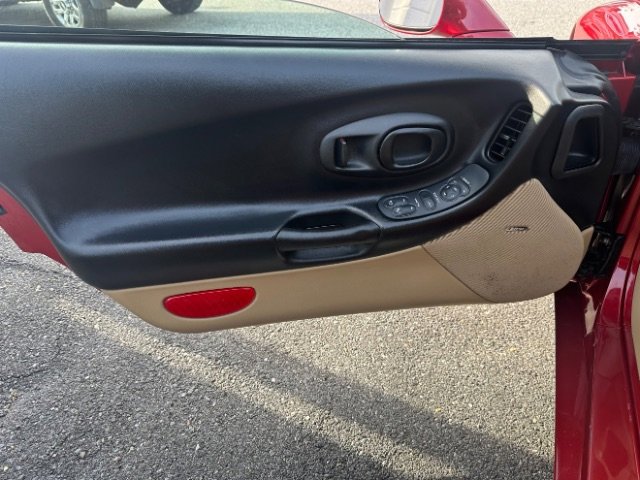 Used 1998 Chevrolet Corvette Convertible w/ Performance Handling Pkg image 18