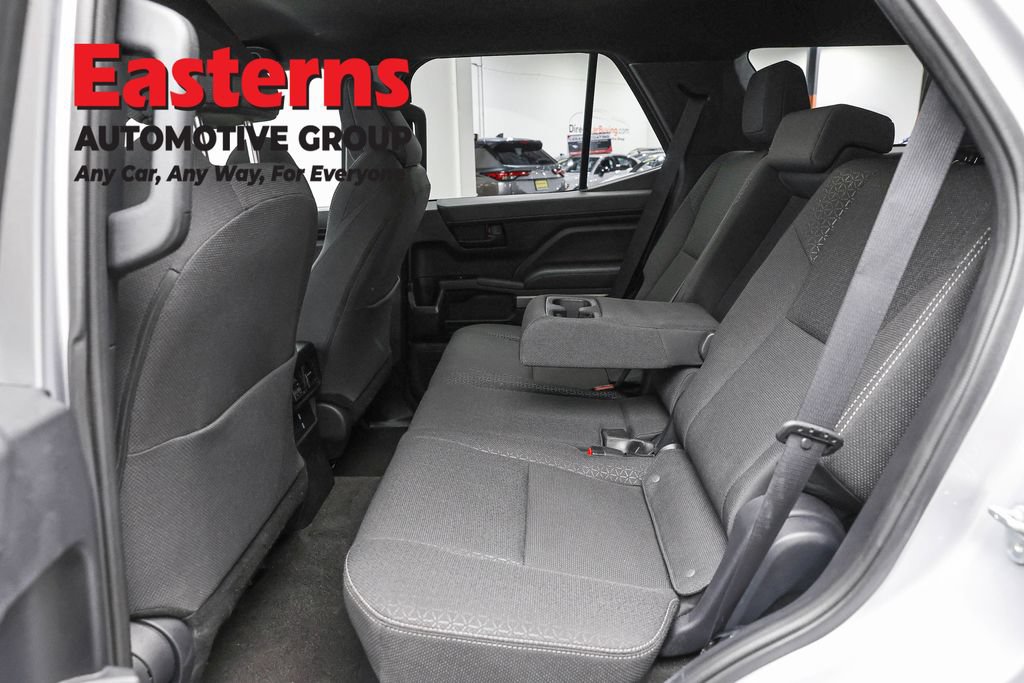 Used 2025 Toyota 4Runner SR5 AWD/4WD image 21
