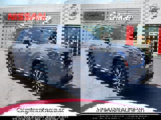 Used 2025 Nissan Pathfinder Platinum w/ Cargo Package image 1