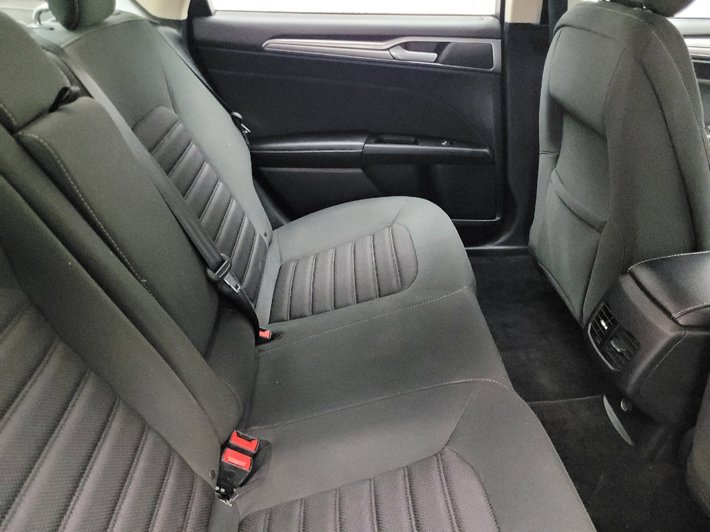 Used 2017 Ford Fusion SE w/ Fusion SE Technology Package FWD image 19