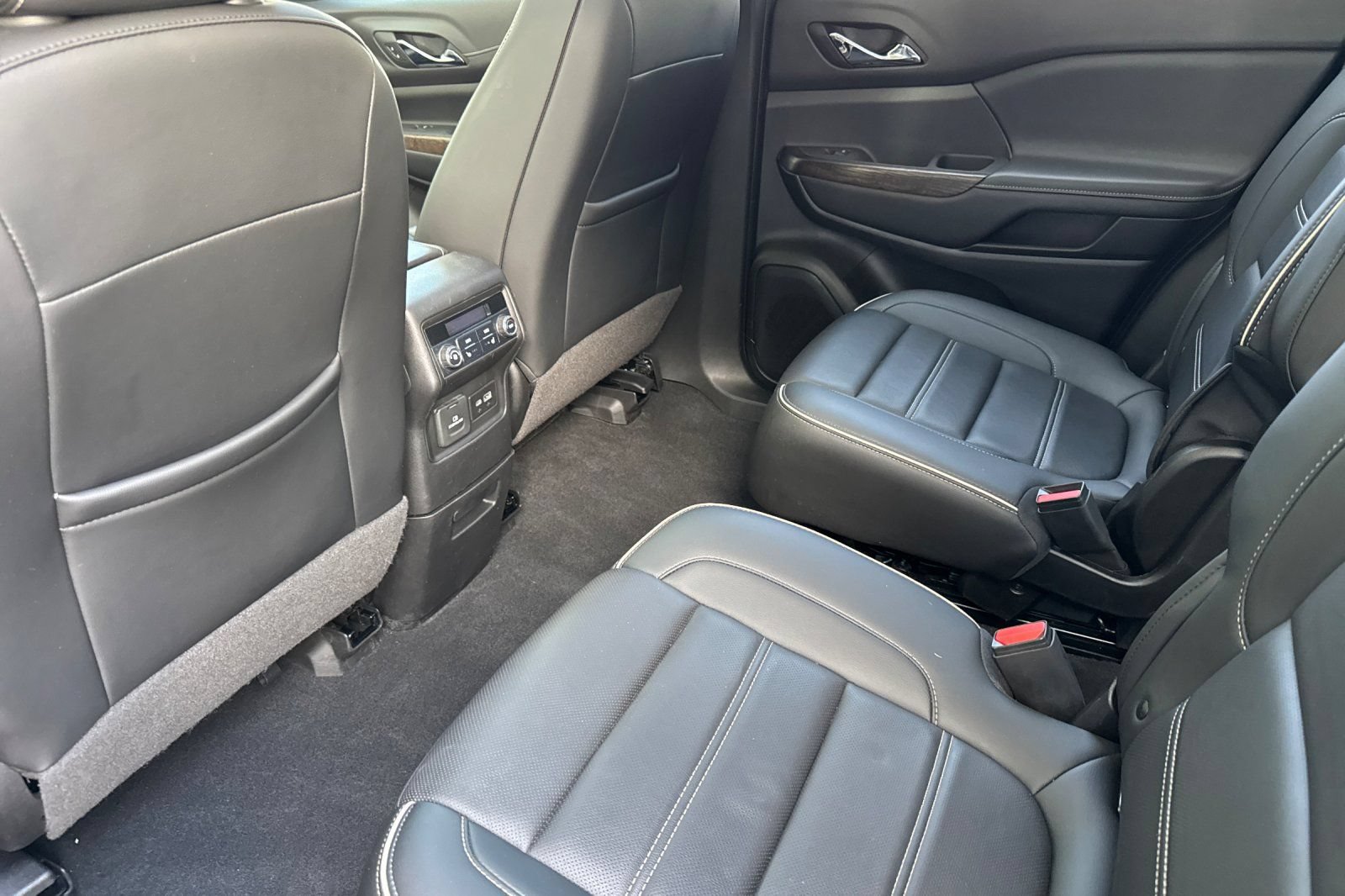 Used 2021 GMC Acadia Denali w/ Denali Ultimate Package AWD/4WD image 12