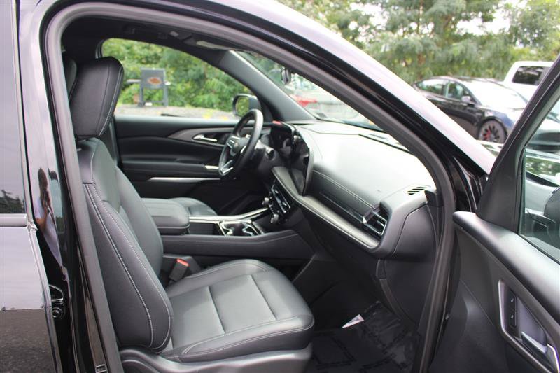 Used 2026 Chevrolet Traverse LT FWD image 11