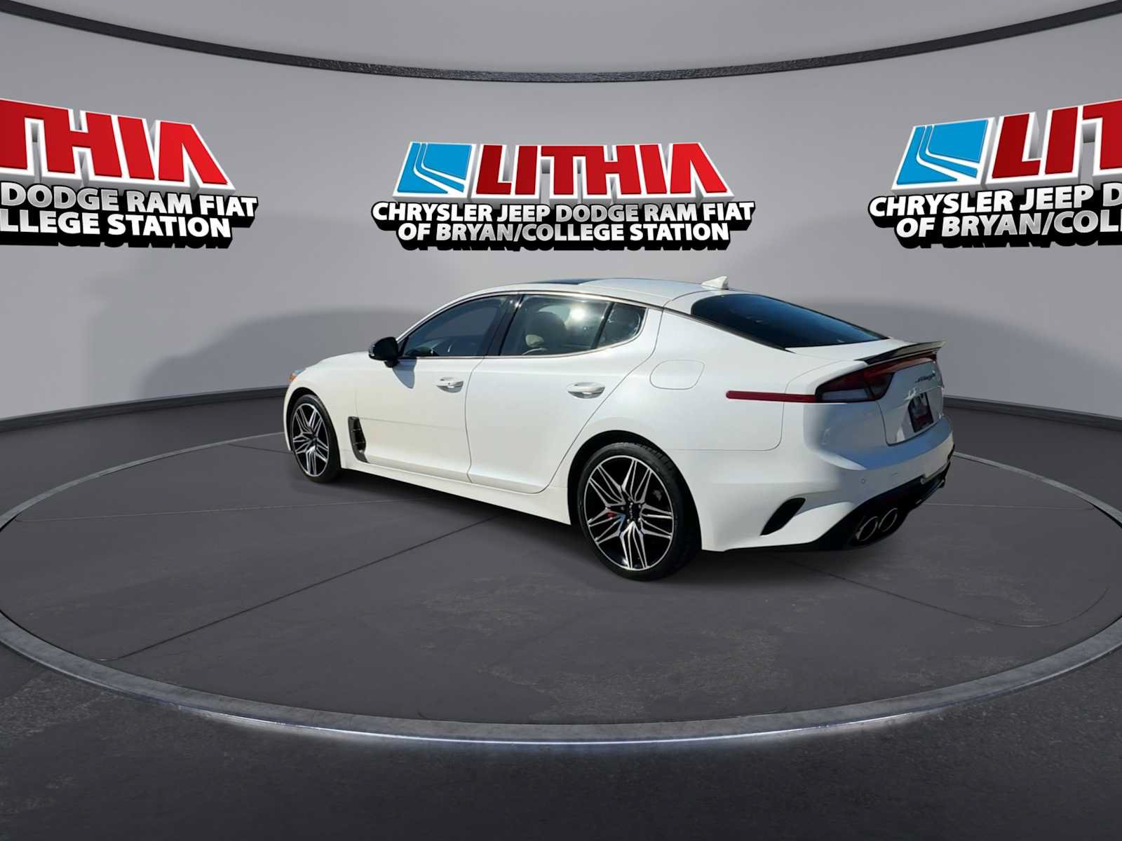 Used 2022 Kia Stinger GT1 RWD image 6