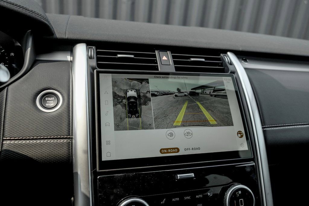 Used 2025 Land Rover Discovery Dynamic SE image 13