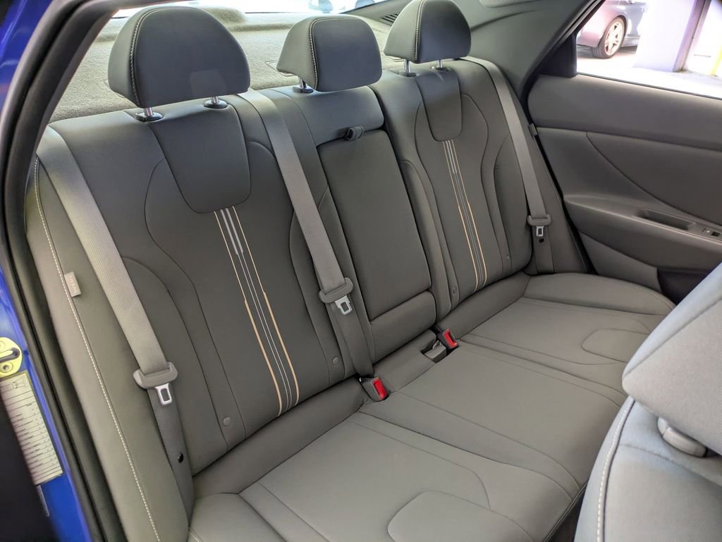 Used 2025 Hyundai Elantra SEL image 27