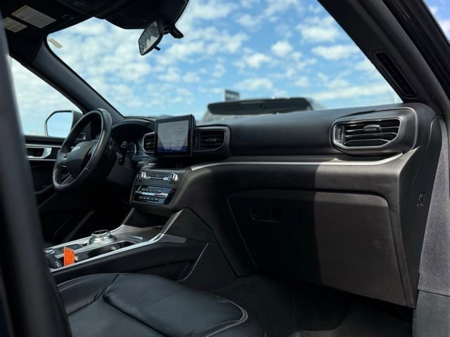 Used 2020 Ford Explorer XLT w/ Equipment Group 202A image 18