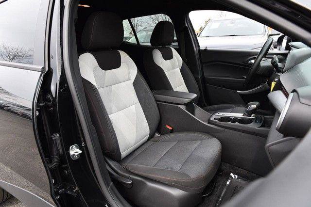 Used 2024 Chevrolet Trax RS w/ Sunroof Package image 20