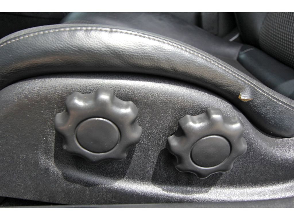 Used 2010 Nissan 370Z Touring image 18