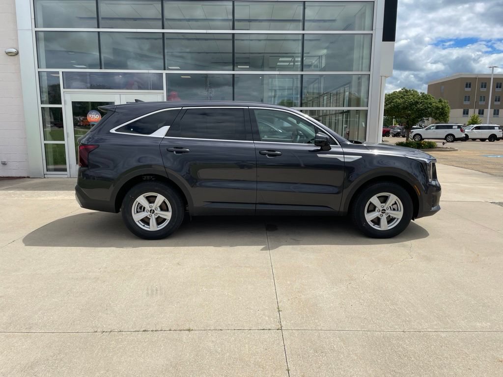 New 2026 Kia Sorento LX FWD image 4