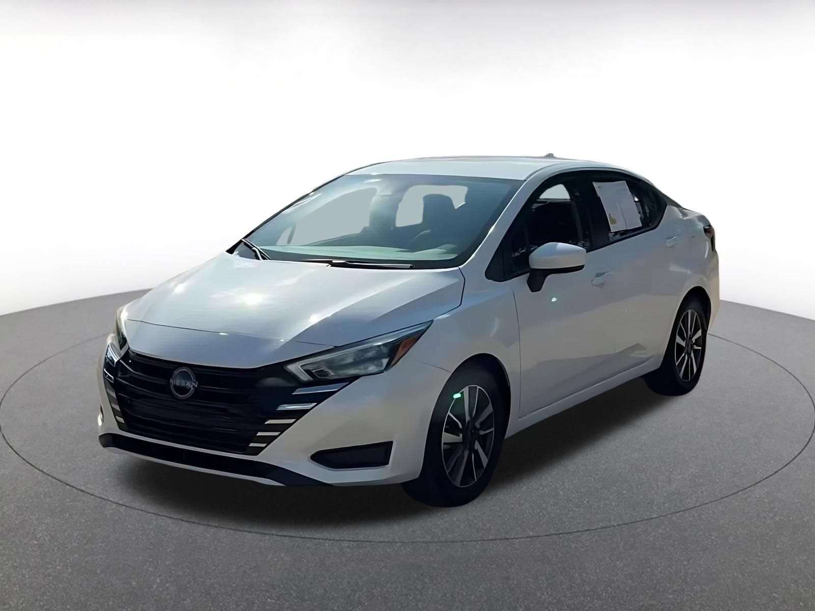 Used 2025 Nissan Versa SV FWD image 5