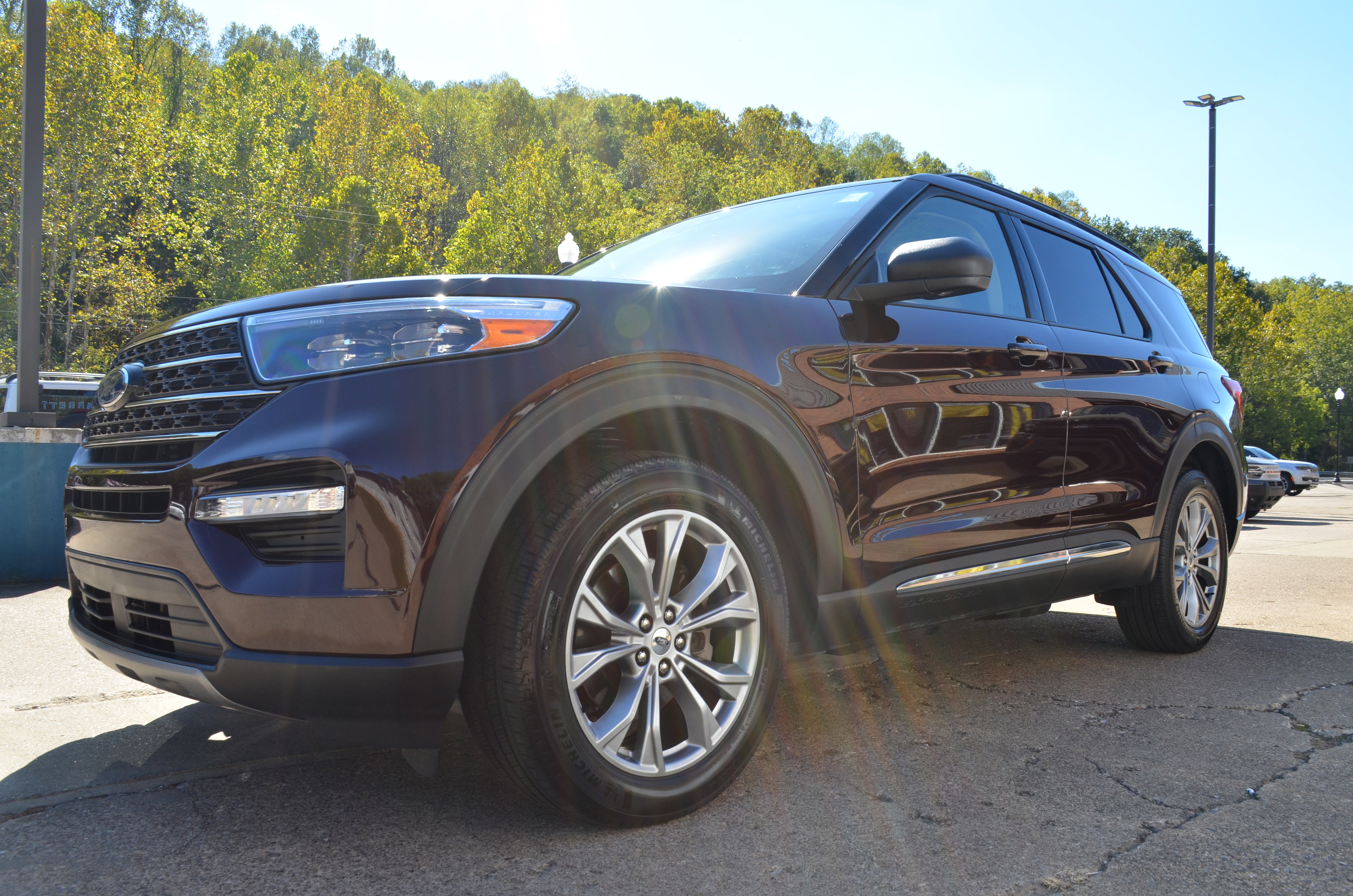 Used 2022 Ford Explorer XLT w/ Equipment Group 202A image 3