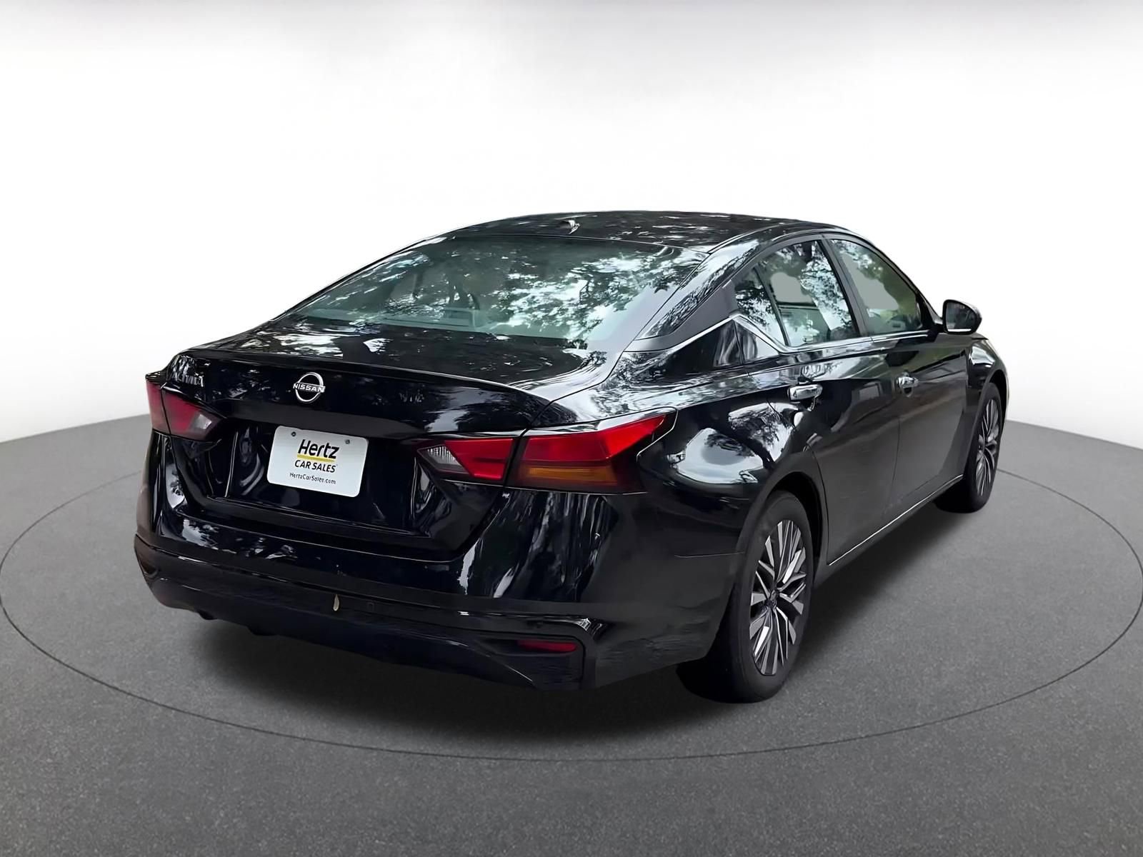 Used 2025 Nissan Altima 2.5 SV FWD image 14