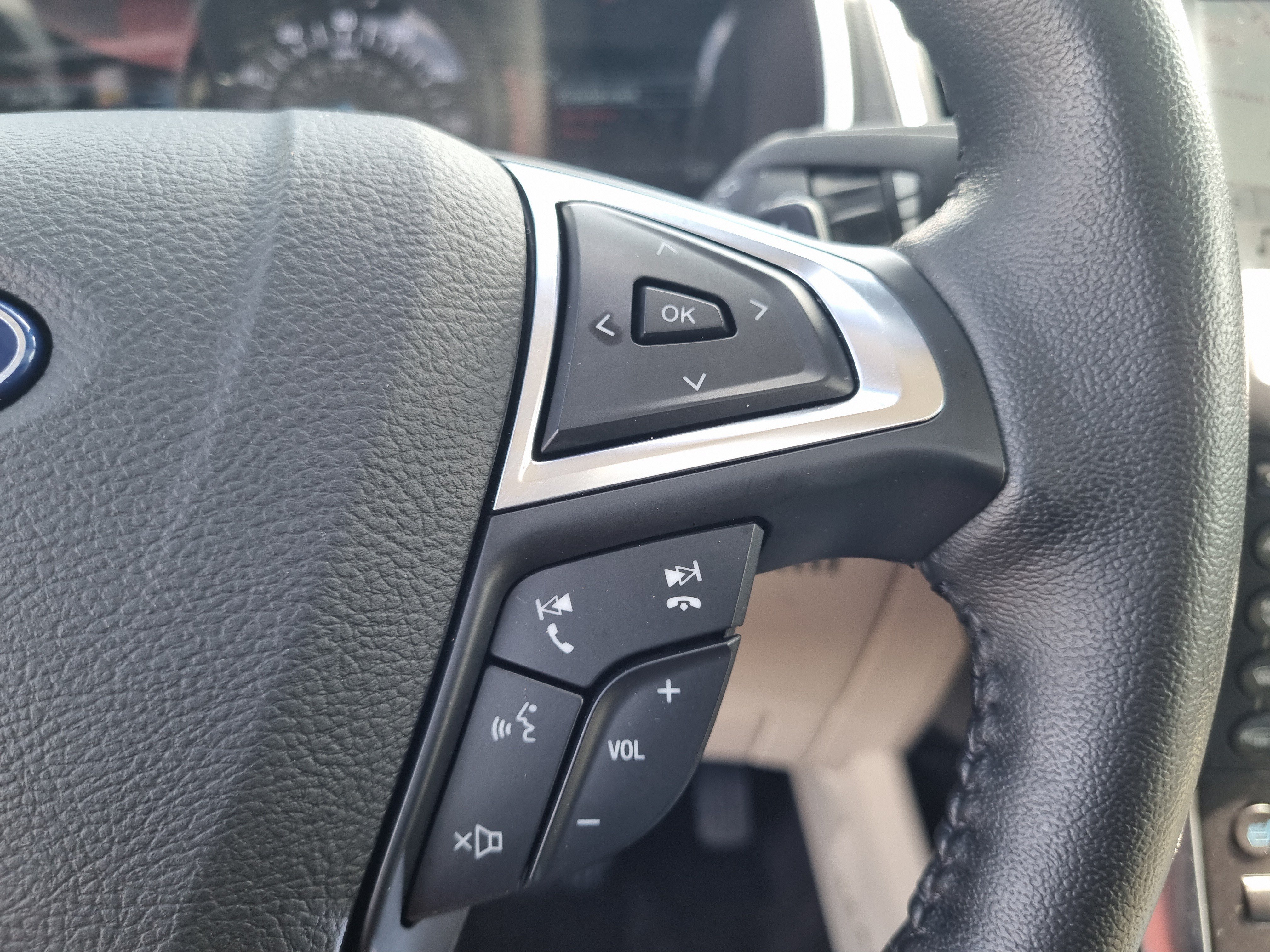 Used 2019 Ford Edge Titanium w/ Equipment Group 301A AWD/4WD image 27