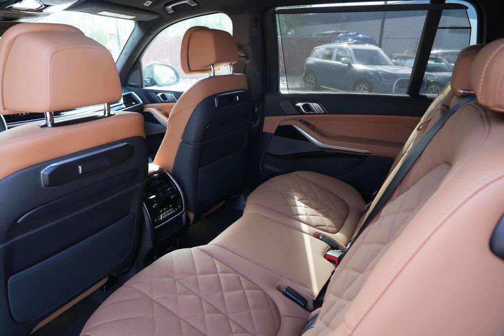 Used 2027 BMW X7 xDrive40i w/ M Sport Package AWD/4WD image 14