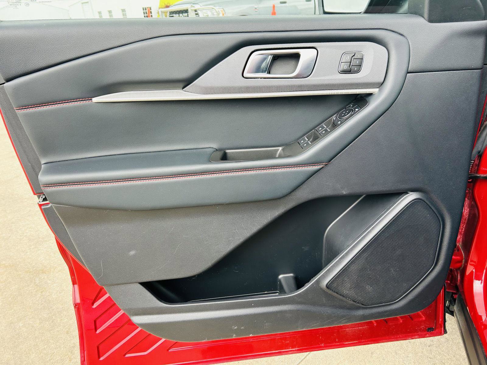 Used 2025 Ford Explorer ST-Line w/ Premium Package AWD/4WD image 19