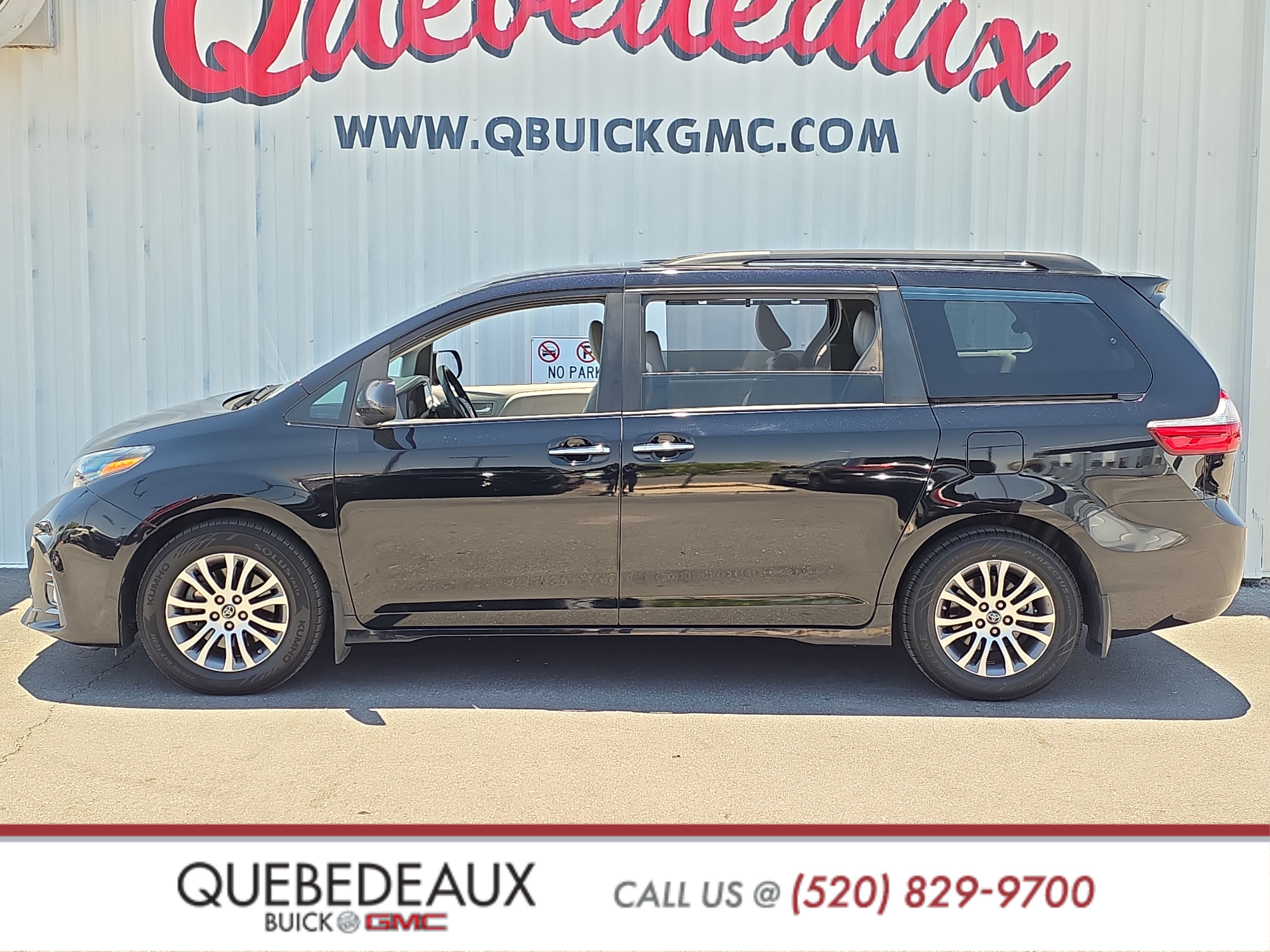 Used 2020 Toyota Sienna XLE w/ XLE Navigation Package FWD image 4