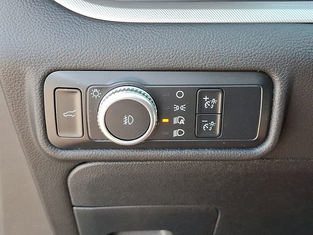 Used 2022 Ford Explorer XLT image 34