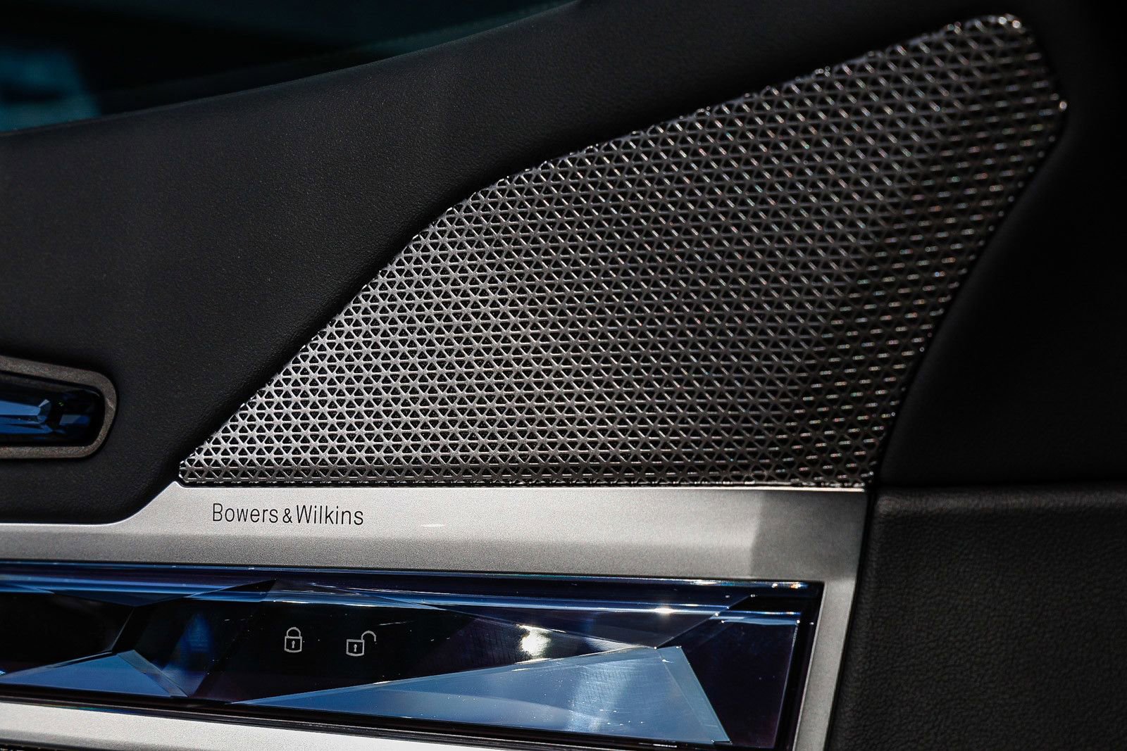 Used 2026 BMW 750e xDrive image 23