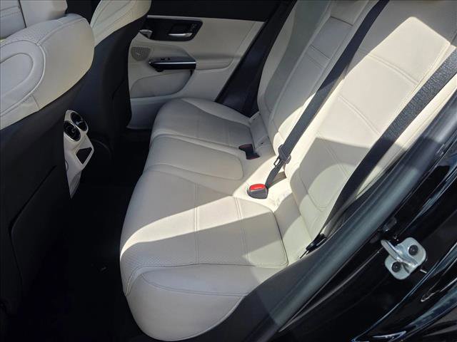 Used 2024 Mercedes-Benz GLC 300 4MATIC image 17