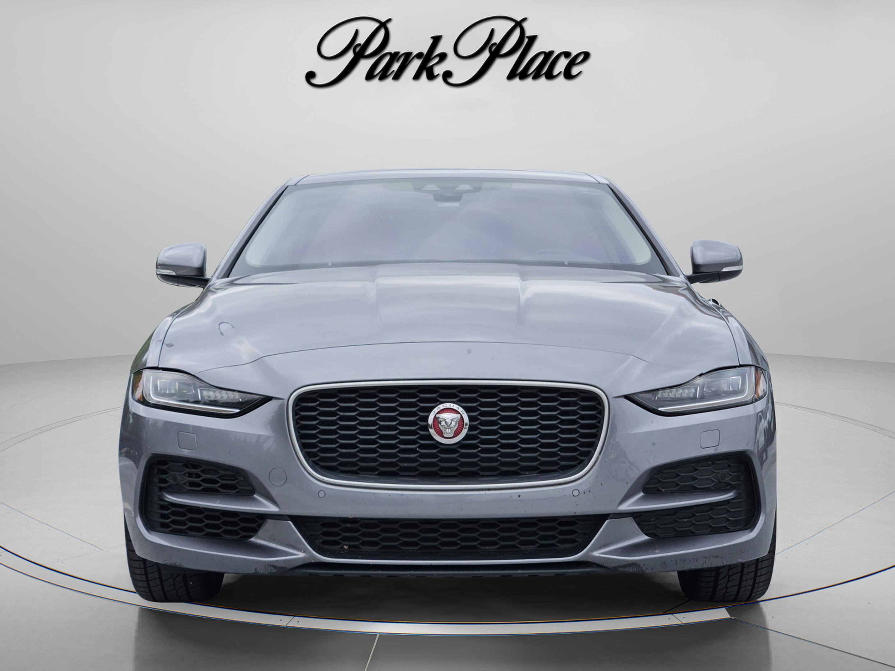 Used 2020 Jaguar XE S RWD image 9