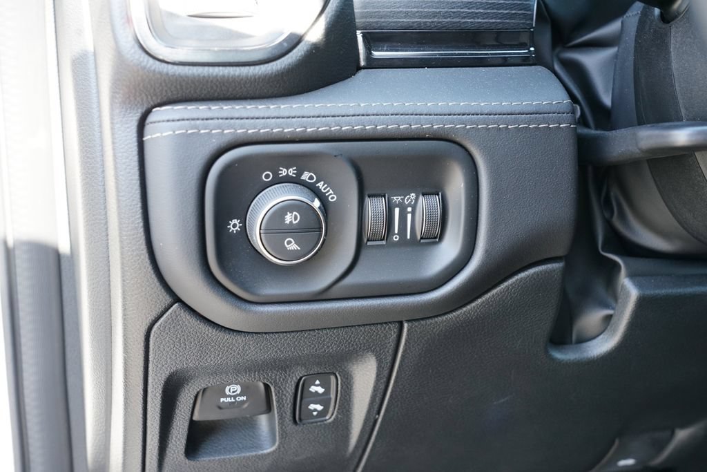 Used 2023 RAM 1500 Limited AWD/4WD image 16