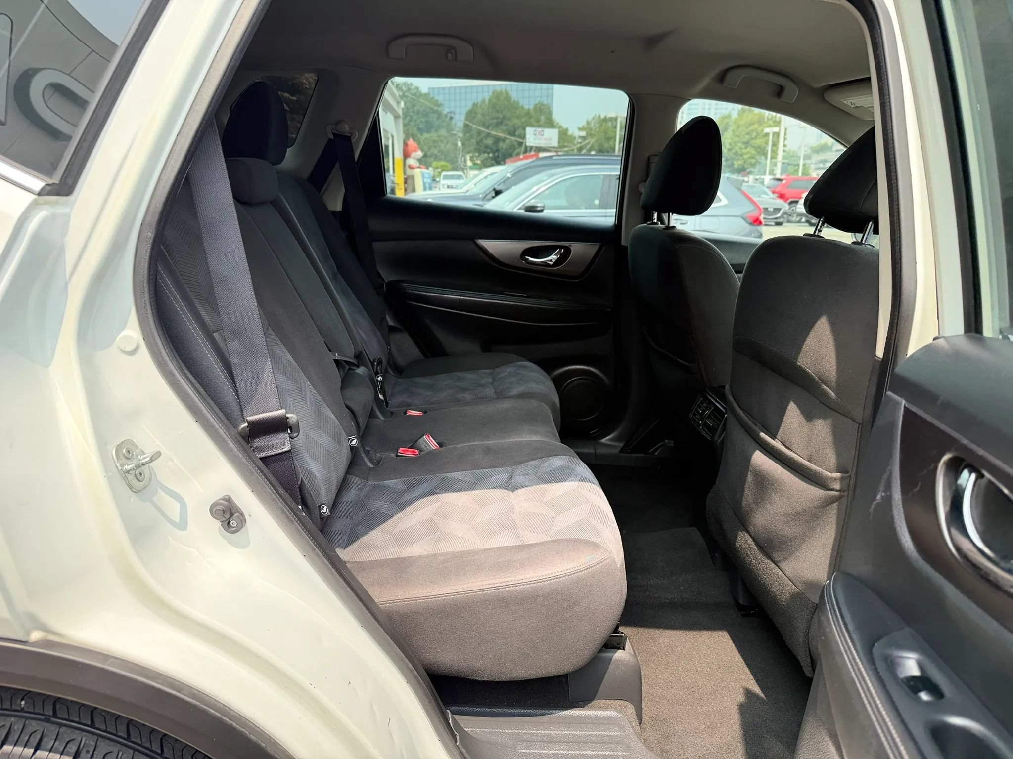 Used 2016 Nissan Rogue S FWD image 28